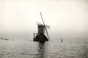 Dutch windmill facing the flood of 1926